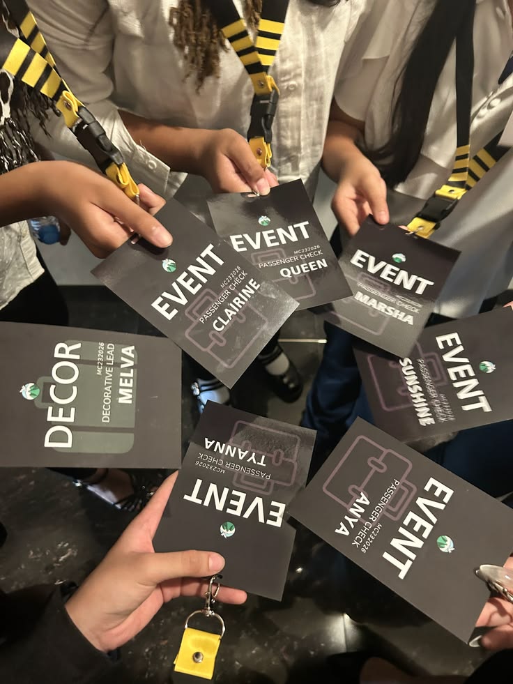 Detail lanyard dan atribut event korporat