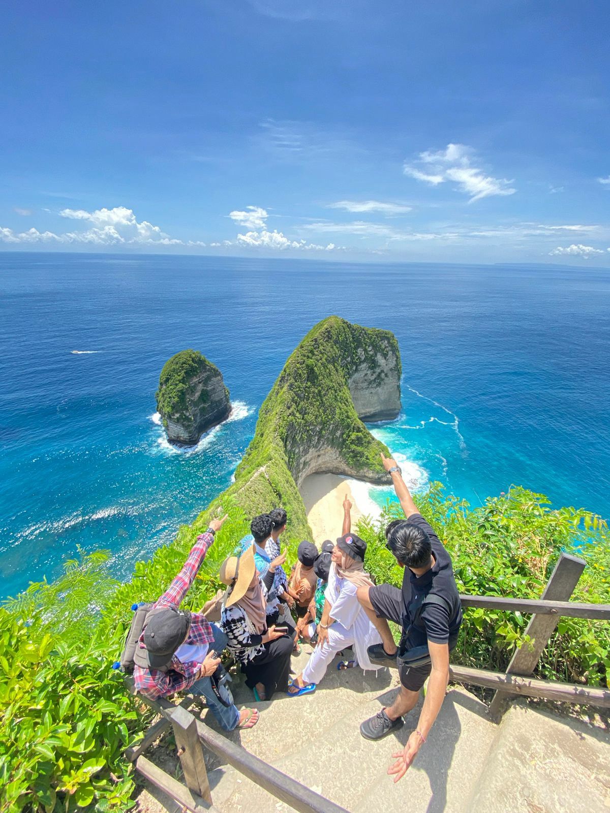 Pemandangan tebing Nusa Penida saat outing